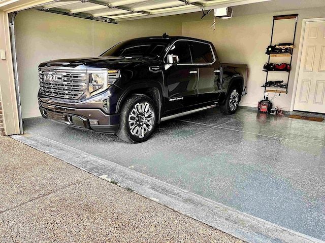 8334 Stonecrest Dr W, Olive Branch, MS 38654 - garage with a garage door opener and baseboards
