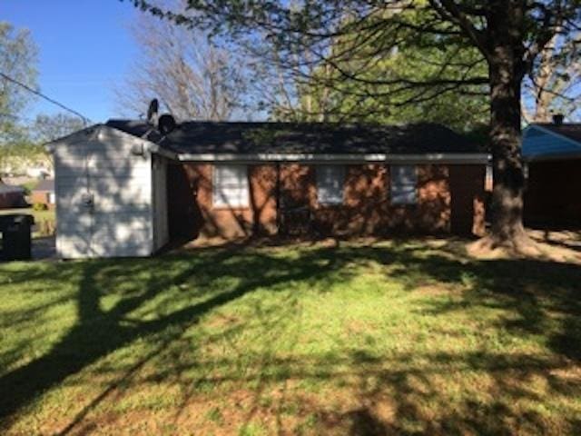 3092 Knightway St, Memphis, TN 38118 - rear view of property with a lawn