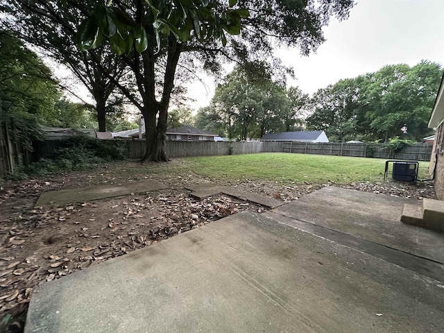1289 Heathcliff Dr, Memphis, TN 38134 - fenced backyard with a patio