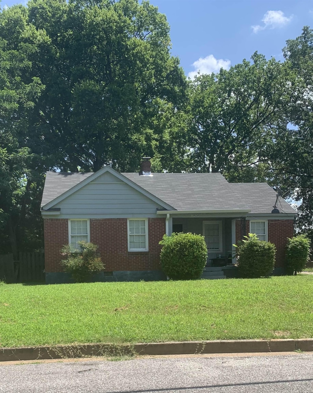 1928 Brandon Cir, Memphis, TN 38114 - single story home featuring brick siding and a front lawn