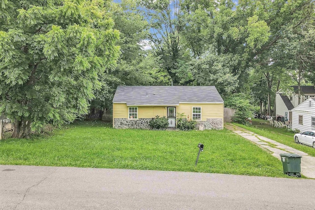 914 Restbrook Ave, Memphis, TN 38127 - bungalow with a front lawn