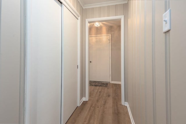 5153 Helene Rd, Memphis, TN 38117 - hall with light wood-style flooring and ornamental molding