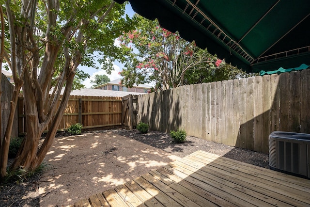 1204 Chamberlain Dr Unit 10, Memphis, TN 38119 - wooden terrace featuring a fenced backyard
