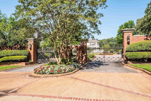 1426 Le Fleur Pl, Memphis, TN 38120 - view of gate
