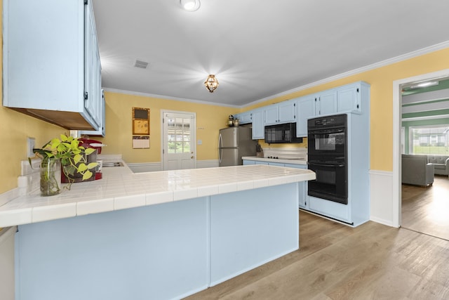 526 Royal Pecan Way, Collierville, TN 38017 - kitchen with black appliances, a peninsula, crown molding, healthy amount of natural light, and light wood-style floors