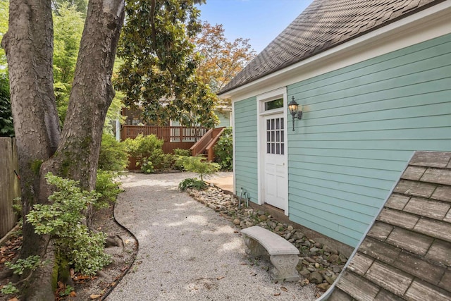2198 Harbert Ave, Memphis, TN 38104 - view of yard with a wooden deck