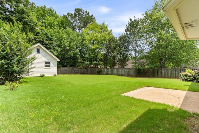 1504 Teal Wing Ln, Memphis, TN 38016 - fenced backyard featuring a patio area
