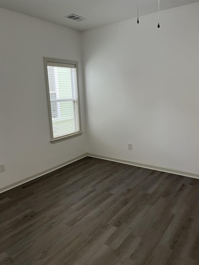 1319 E Island Pl E, Memphis, TN 38103 - empty room featuring dark wood finished floors