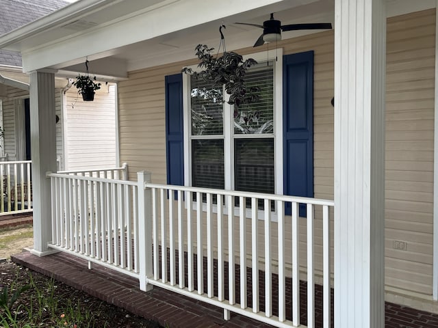 1319 E Island Pl E, Memphis, TN 38103 - covered porch with a ceiling fan