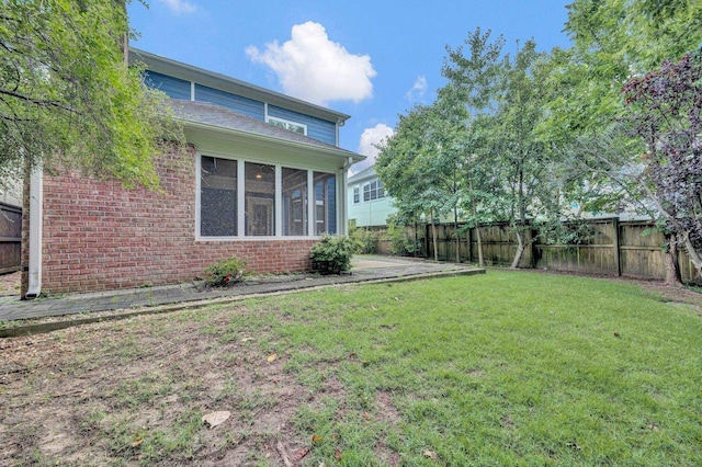 1160 Harbor River Cv, Memphis, TN 38103 - fenced backyard featuring a sunroom
