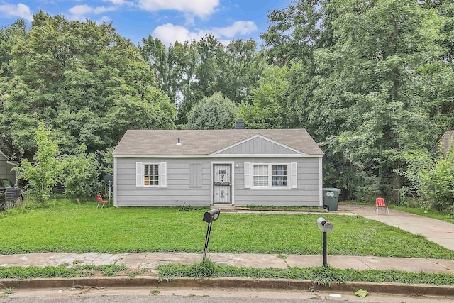 823 Par Ave, Memphis, TN 38127 - view of front of property with a front lawn