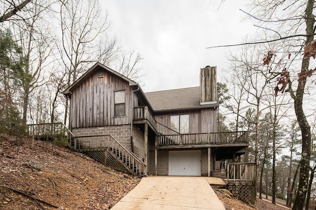 view of front of house featuring a garage