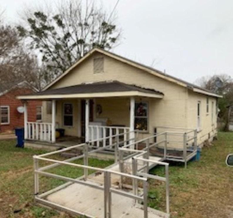 bungalow featuring covered porch