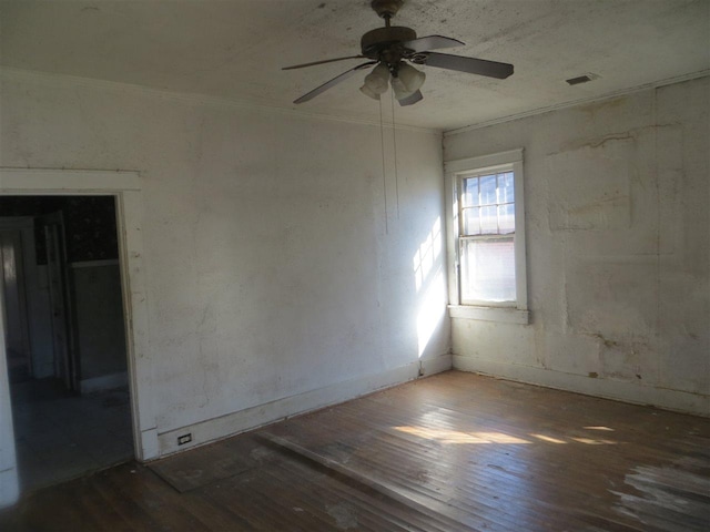 spare room featuring dark hardwood / wood-style floors and ceiling fan