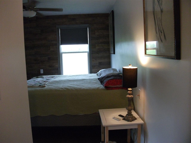 bedroom with ceiling fan