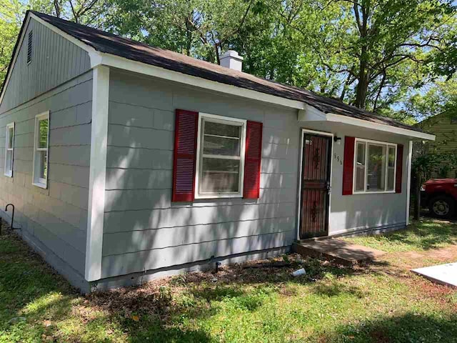 view of side of property