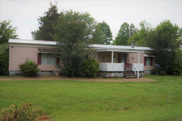 ranch-style home with a front lawn