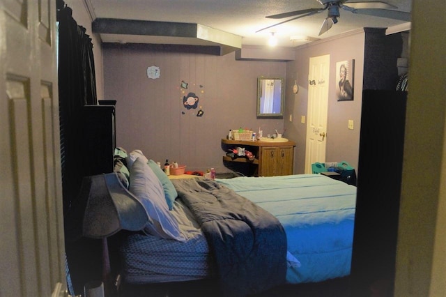 bedroom featuring ceiling fan