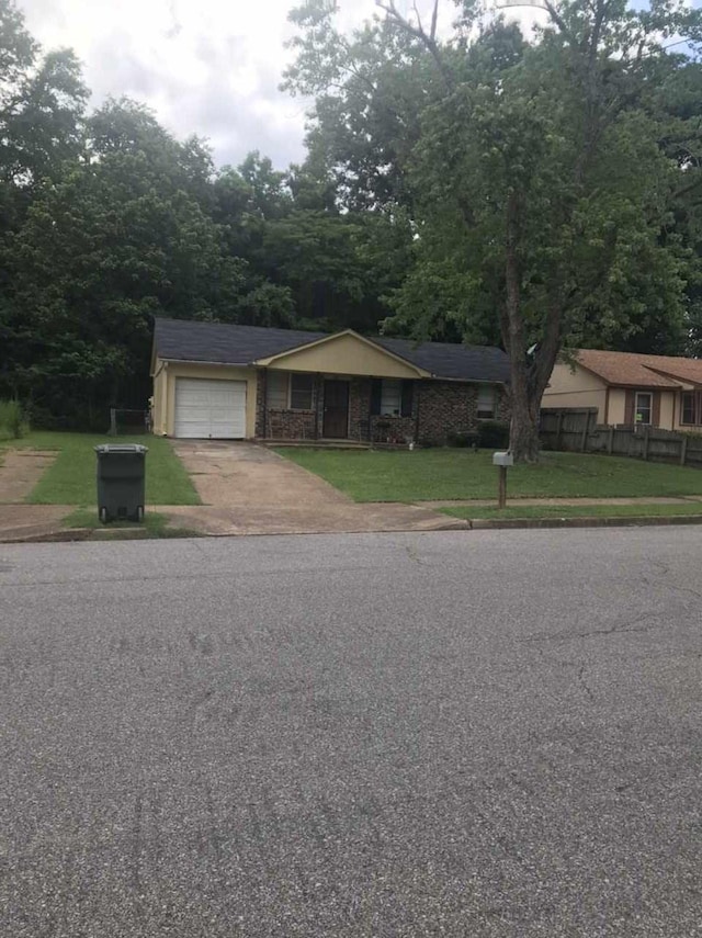 view of front of home featuring a front lawn and a garage