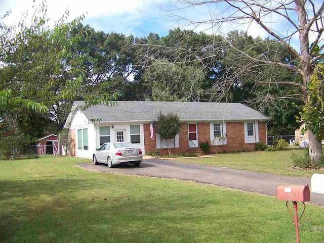 ranch-style house featuring a front lawn