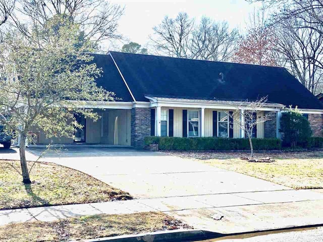 view of front of property