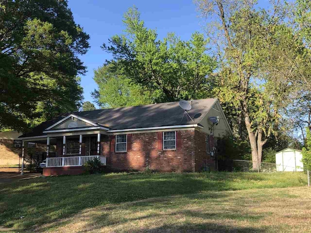 exterior space featuring a front yard