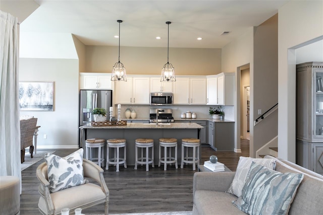 living room with dark hardwood / wood-style flooring, sink, and a chandelier