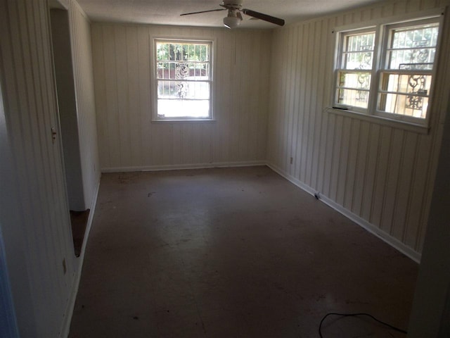 empty room with ceiling fan