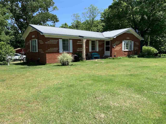 ranch-style home featuring a front yard