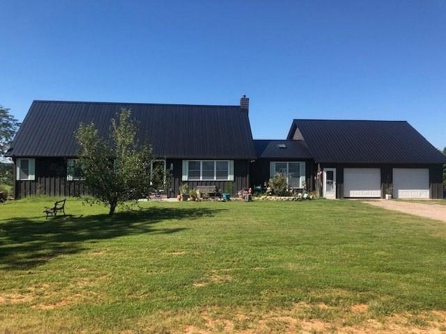 view of front facade featuring a front lawn and a garage