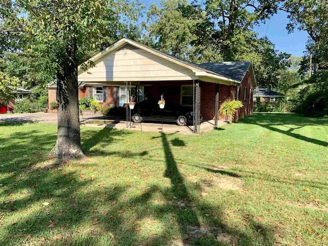 view of front of house with a front yard and a carport