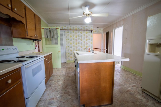 kitchen featuring light tile floors, ceiling fan, white appliances, a kitchen island with sink, and sink