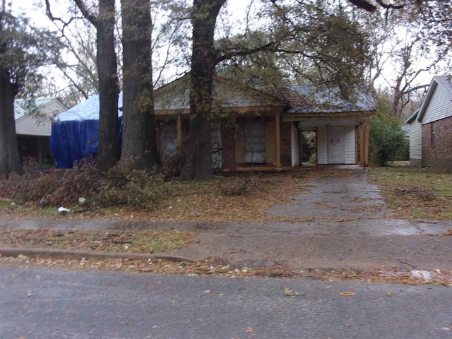 view of front of property