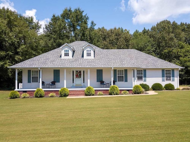 view of front facade featuring a porch and a front lawn