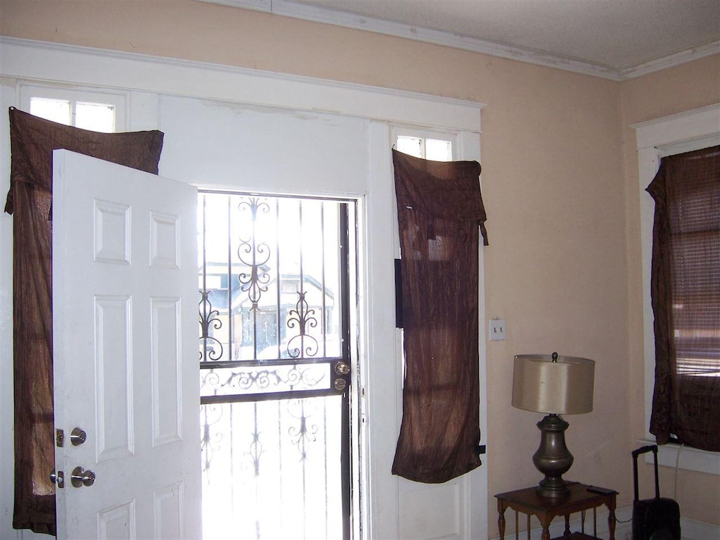 entryway featuring ornamental molding