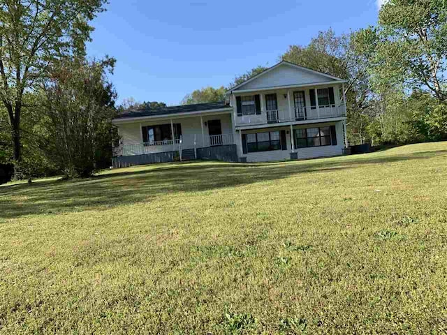 view of front of house featuring a front yard