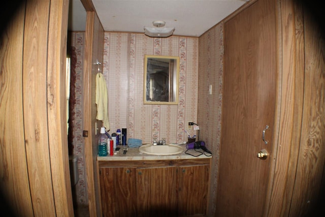 bathroom featuring large vanity