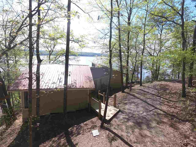 view of yard featuring a water view