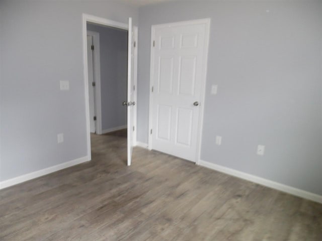 spare room with dark hardwood / wood-style floors