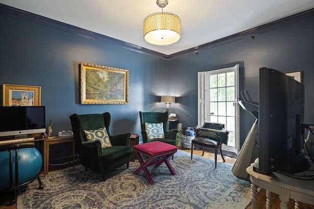 living area with ornamental molding