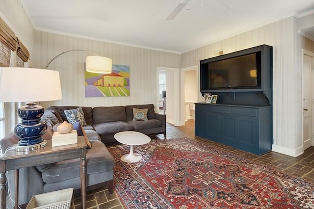 living room featuring ceiling fan and crown molding