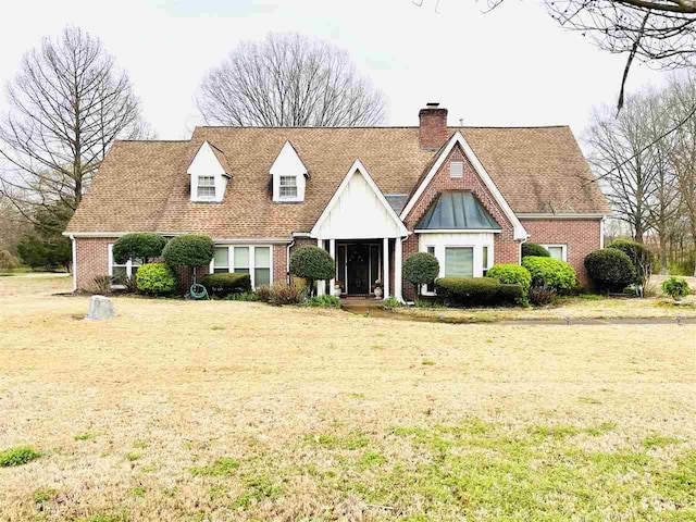 view of front of property with a front yard