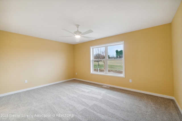 unfurnished room featuring light carpet and ceiling fan