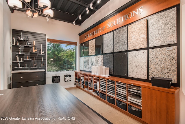 mudroom featuring an inviting chandelier and track lighting