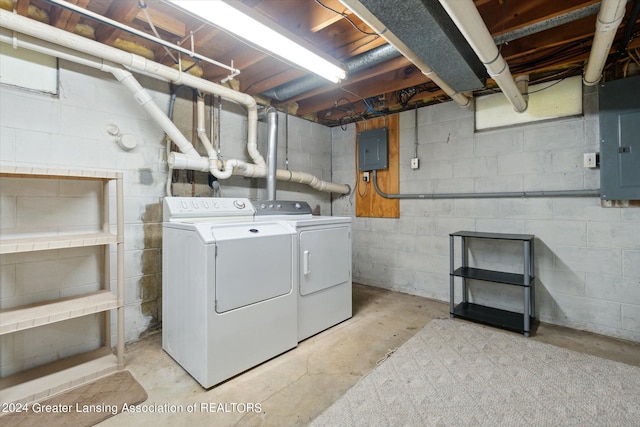 washroom with washing machine and dryer