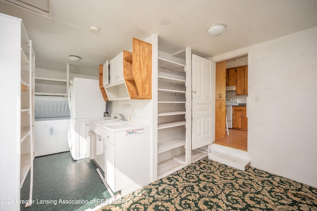 laundry area featuring sink