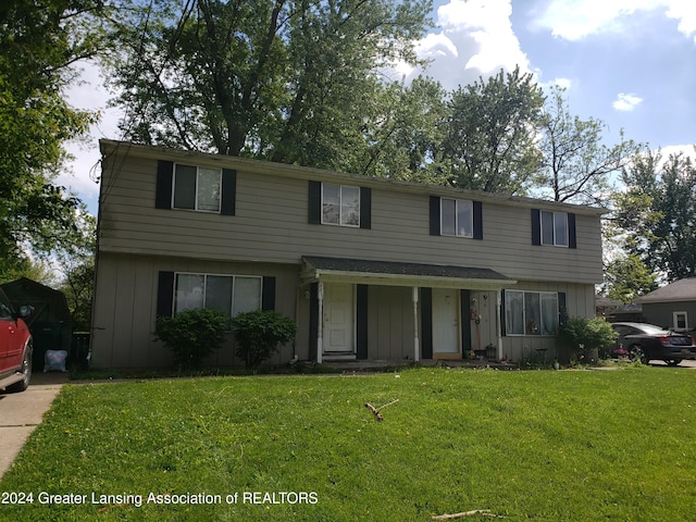 view of front property featuring a front lawn