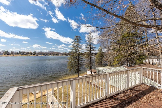 411 N Scott Dr, Farwell, MI 48622 - deck with a water view