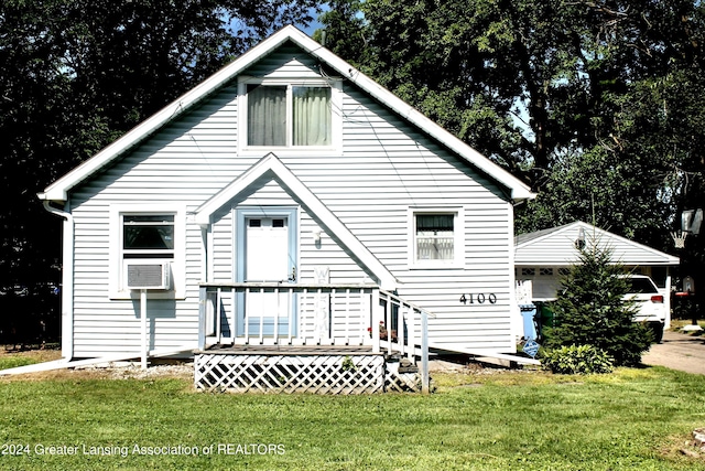 view of front of home featuring a front yard