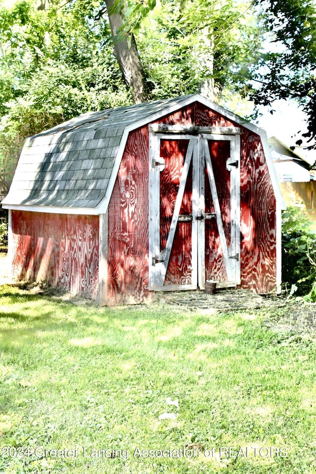 view of outbuilding featuring a lawn